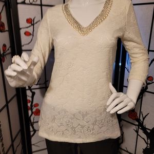 LA VANYA BEAUTIFUL LACY LADIES TOP SIZE MEDIUM/JEWELED PEARL NECKLIN
